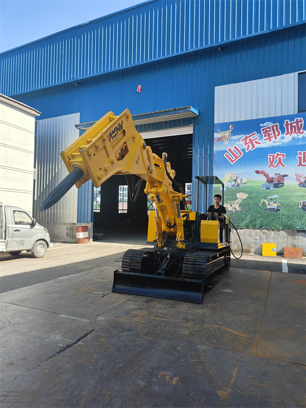 履帶挖掘機(jī)破碎錘